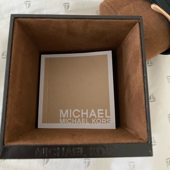 Brand new Michael Kors rose gold watch - Picture 5 of 6
